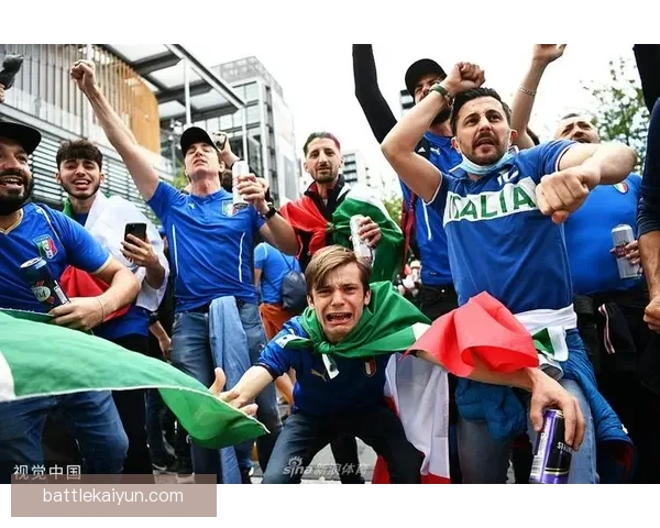 匈牙利球迷热情助威，红白绿的骄傲在赛场上绽放光彩，表现亮眼