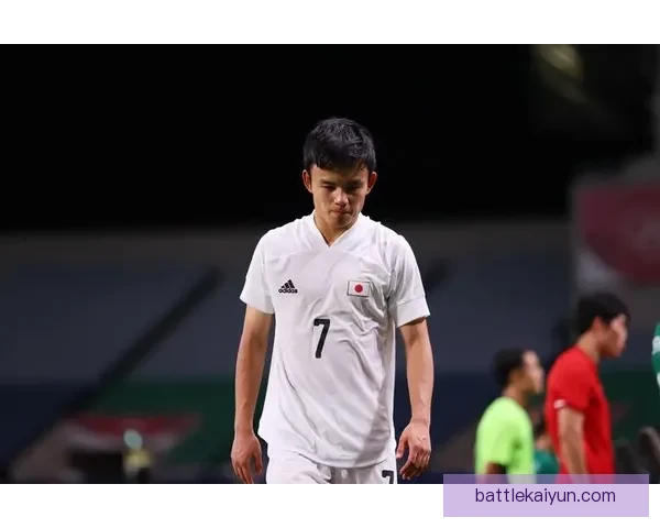 久保建英家庭生活近况渐受关注，影响其职业状态。